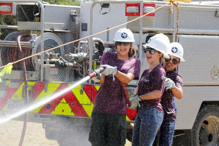 Texas event brings careers in wildland firefighting to young women