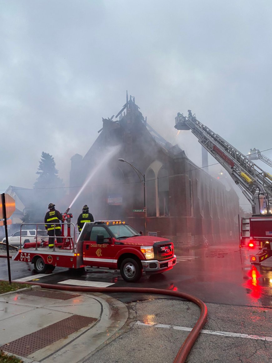 Video: Chicago FFs battle 3-alarm church fire, collapse
