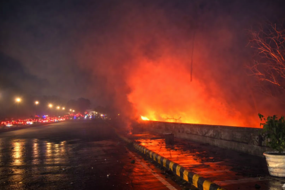 fire near Safdarjung Flyover Delhi
